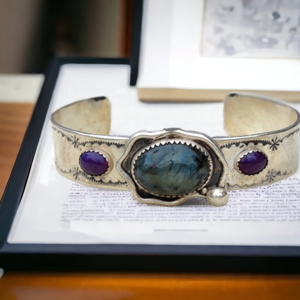Vintage sterling signed artisan made labradorite and sugilite cuff bracelet - Picture 1 of 9
